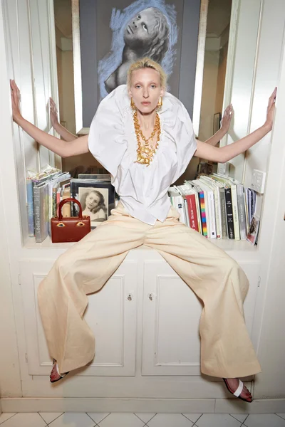 Look 16